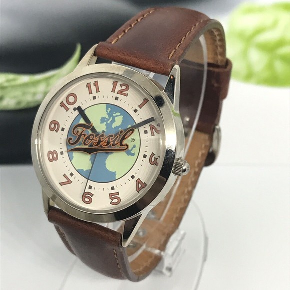 Vintage Fossil World Globe Watch - Picture 9 of 12